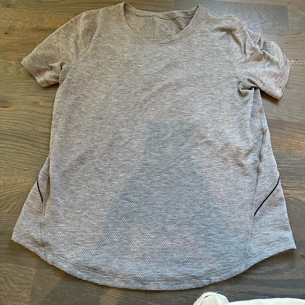 Lululemon gray short sleeve women’s top